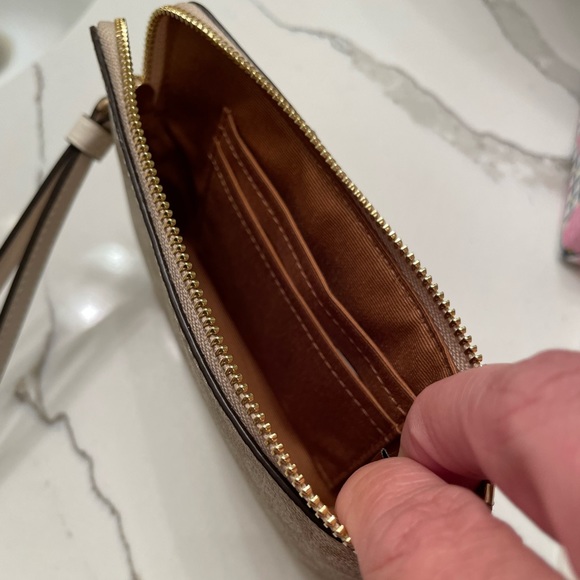 ❤️Coach Wristlet NWT - Picture 3 of 3